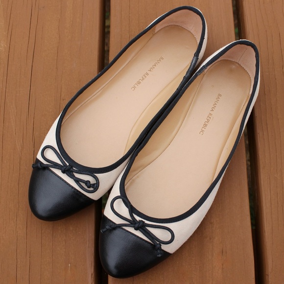 Banana Republic Ladies Suede and Leather Flats Sz 7 - Picture 2 of 8